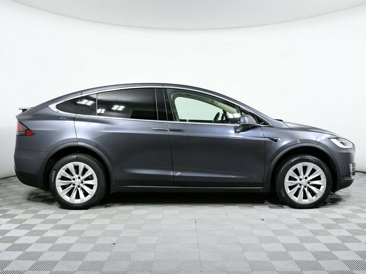 Tesla Model X с пробегом — 2018 год. Фото: #10