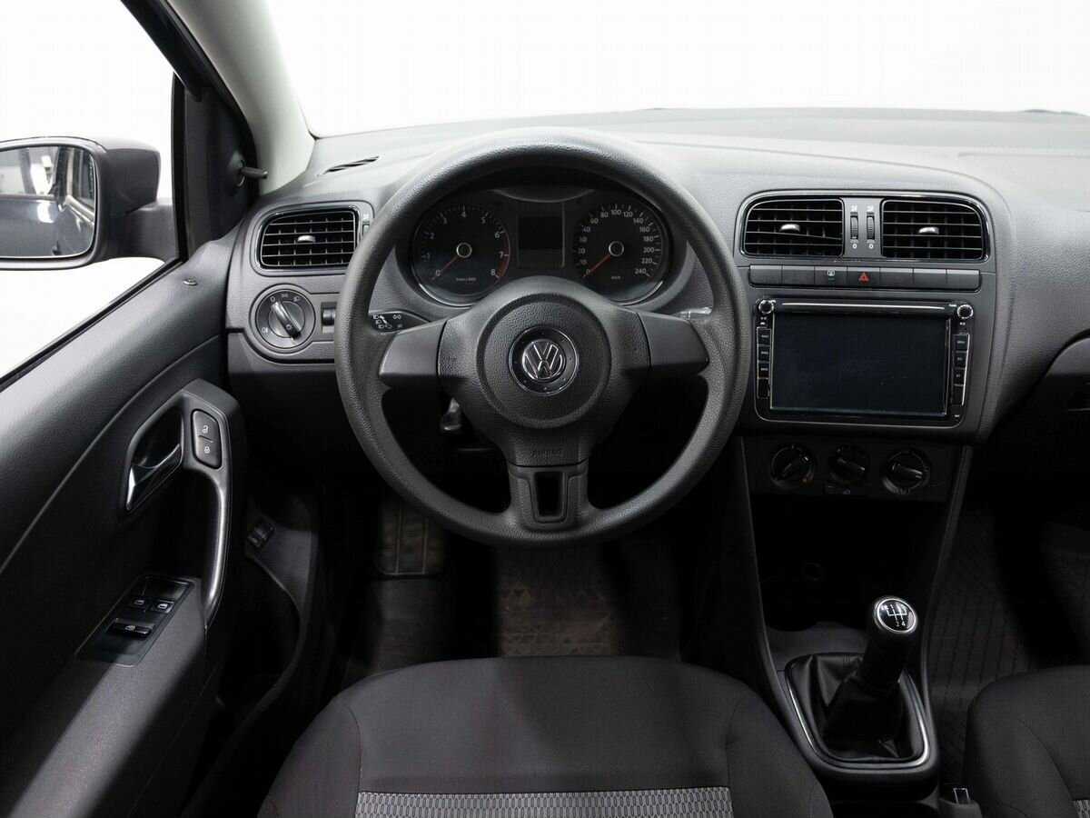 Volkswagen Polo с пробегом — 2011 год. Фото: #13