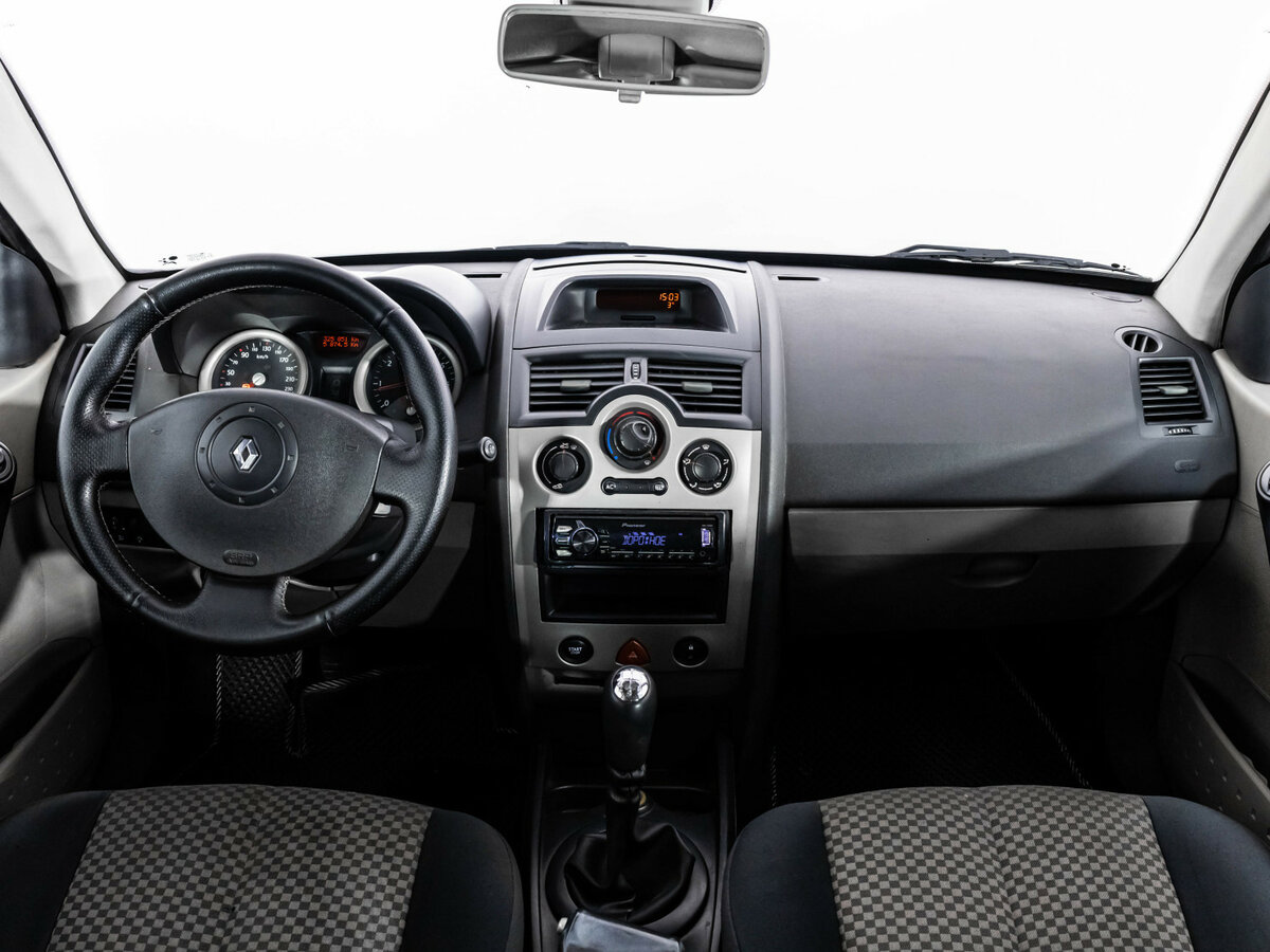 Renault Megane с пробегом — 2005 год. Фото: #7