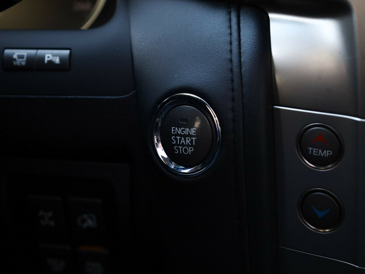 Lexus LX с пробегом — 2012 год. Фото: #26