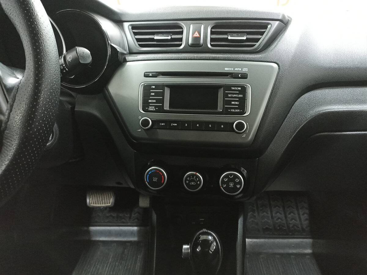 Kia Rio с пробегом — 2015 год. Фото: #14