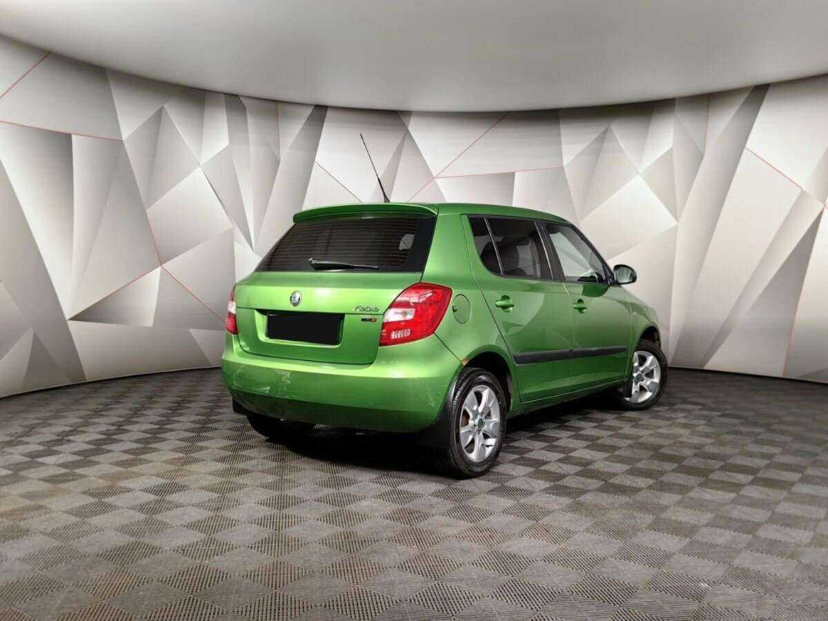 Skoda Fabia с пробегом — 2011 год. Фото: #1