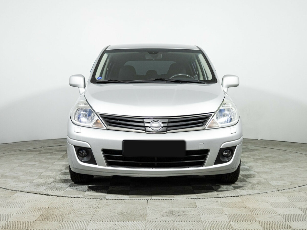 Nissan Tiida с пробегом — 2010 год. Фото: #1