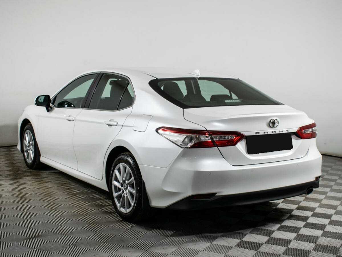 Toyota Camry с пробегом — 2021 год. Фото: #3