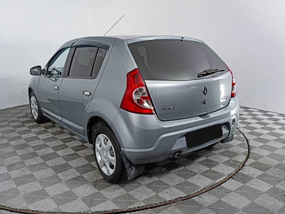 Renault Sandero с пробегом — 2010 год. Фото: #5