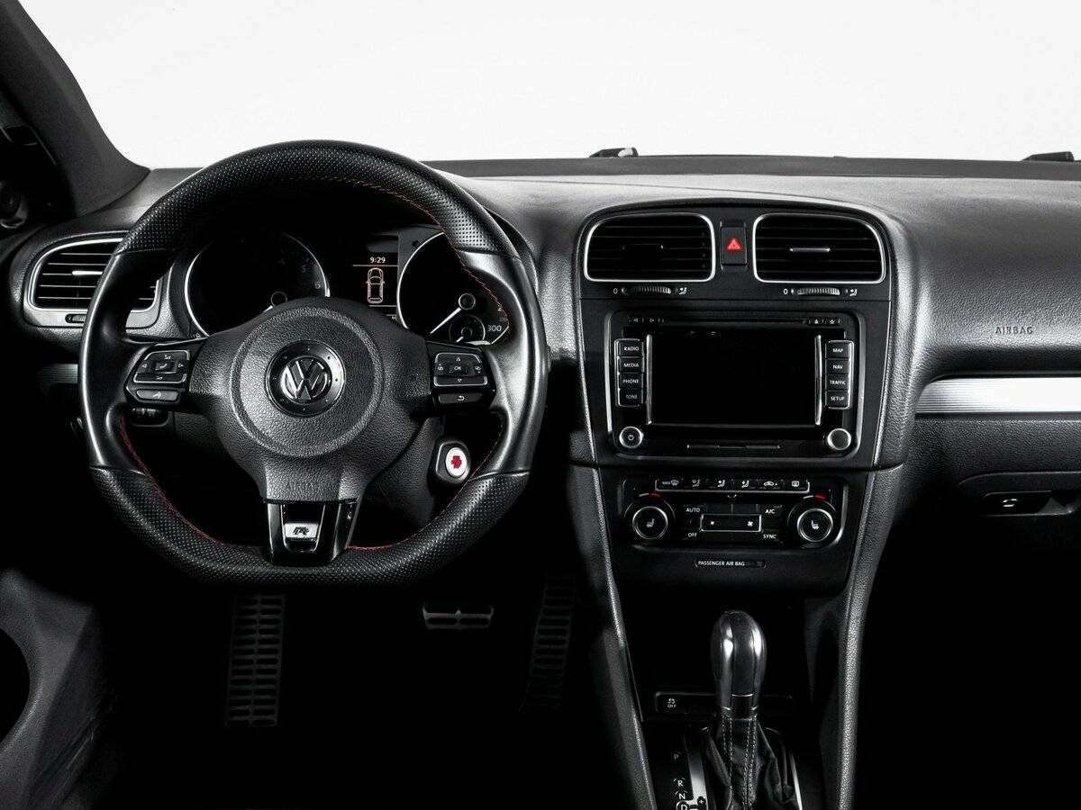 Volkswagen Golf R с пробегом — 2012 год. Фото: #11