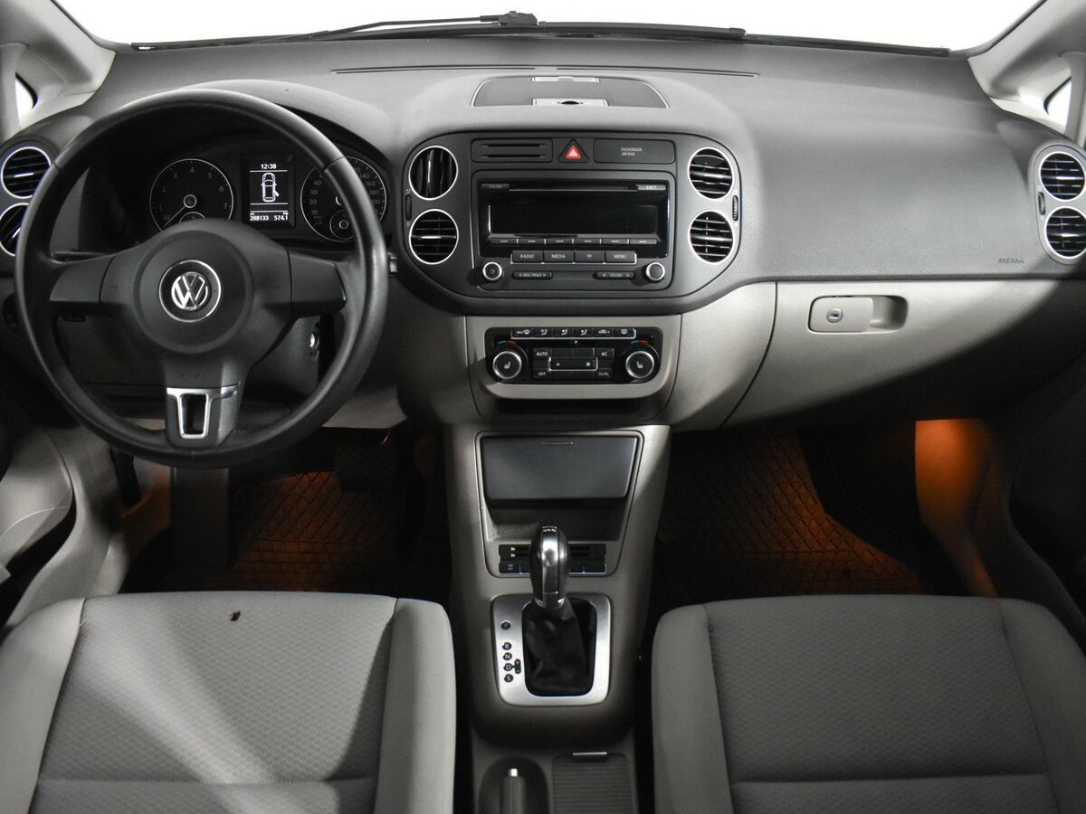 Volkswagen Golf Plus с пробегом — 2012 год. Фото: #11