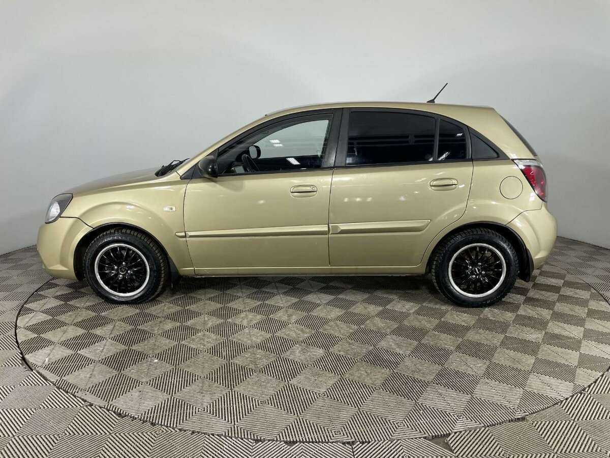 Kia Rio с пробегом — 2010 год. Фото: #4