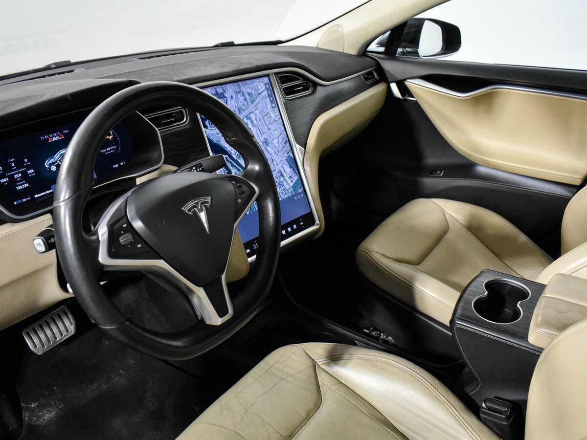 Tesla Model S с пробегом — 2015 год. Фото: #6