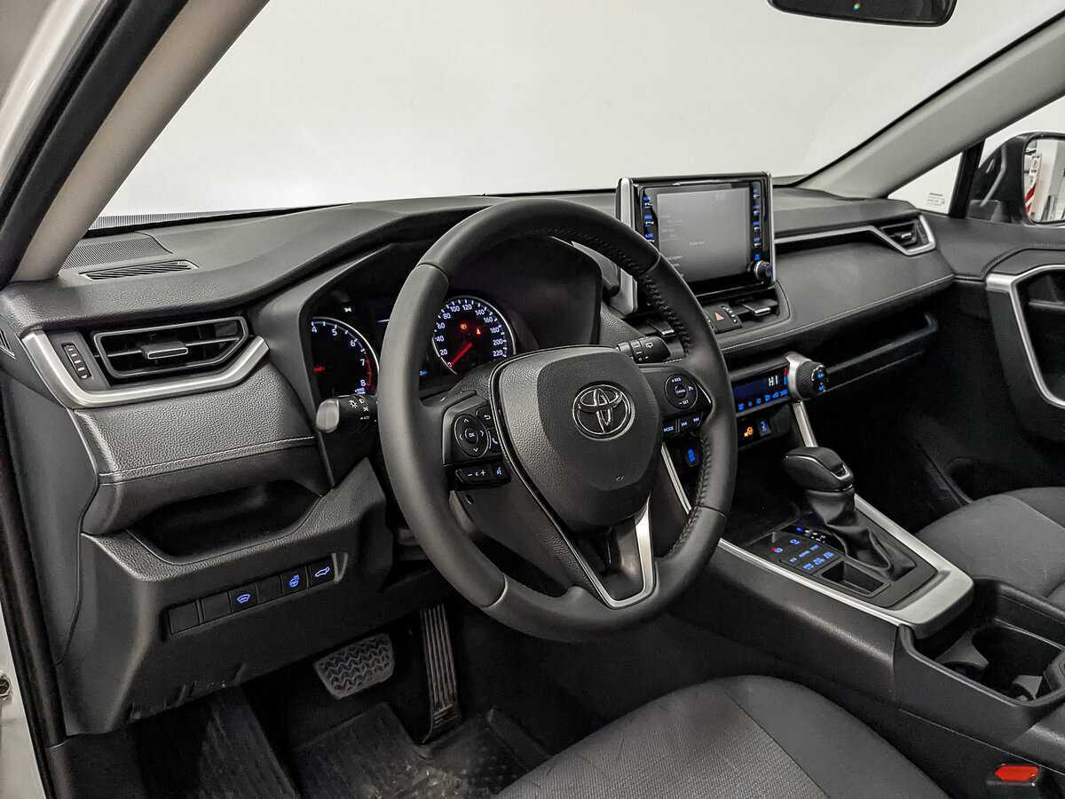 Toyota RAV4 с пробегом — 2020 год. Фото: #14