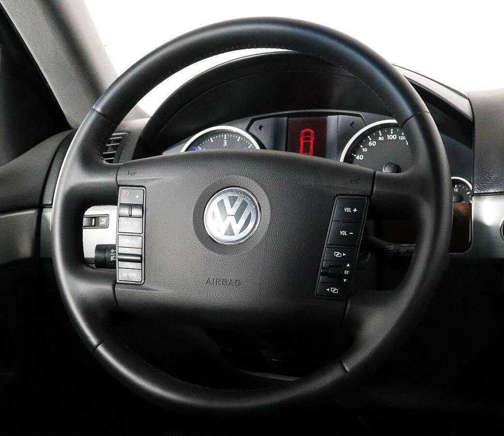 Volkswagen Touareg с пробегом — 2008 год. Фото: #10