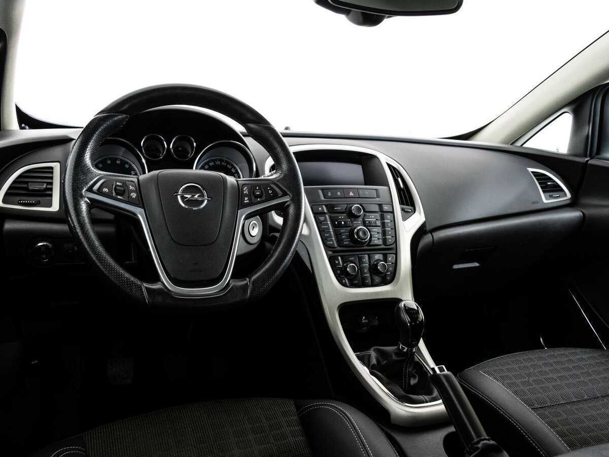 Opel Astra с пробегом — 2012 год. Фото: #8