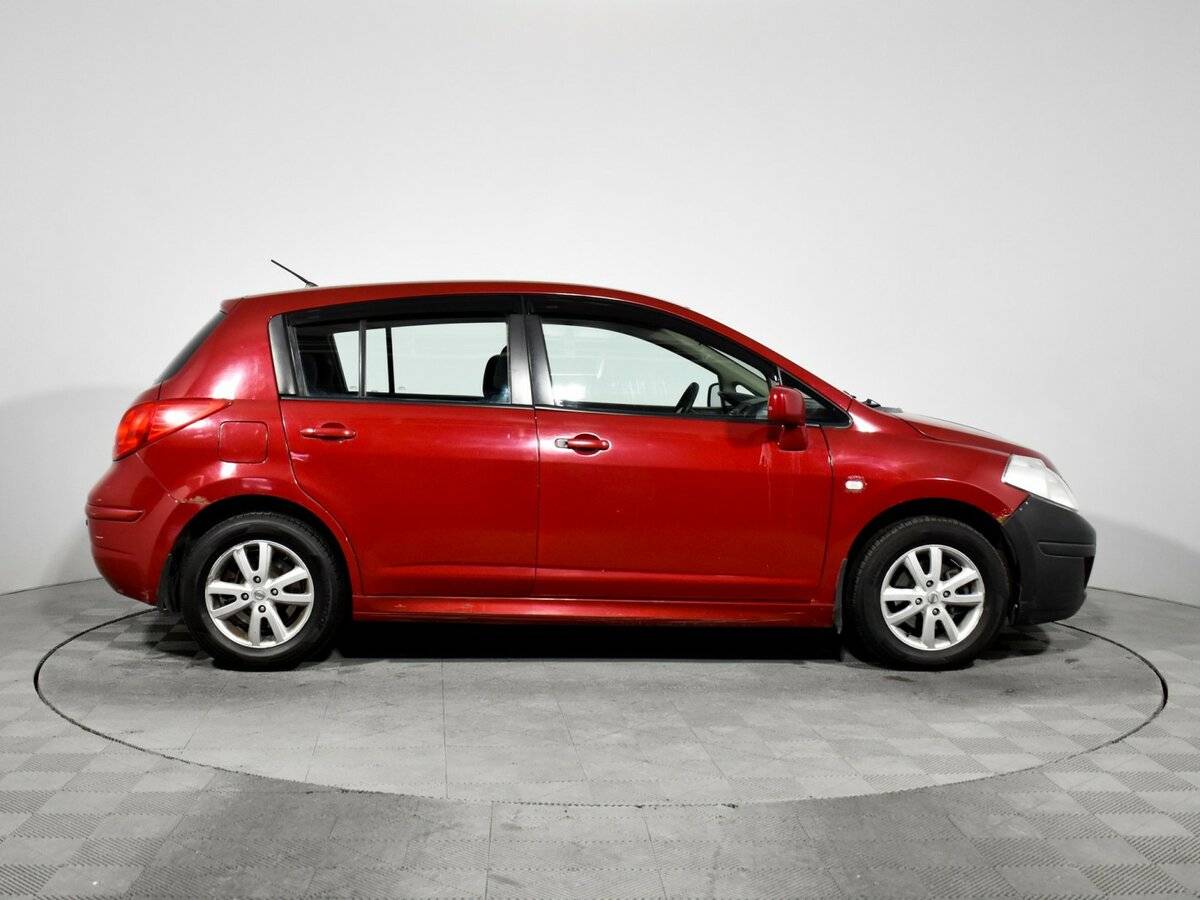 Nissan Tiida с пробегом — 2010 год. Фото: #3