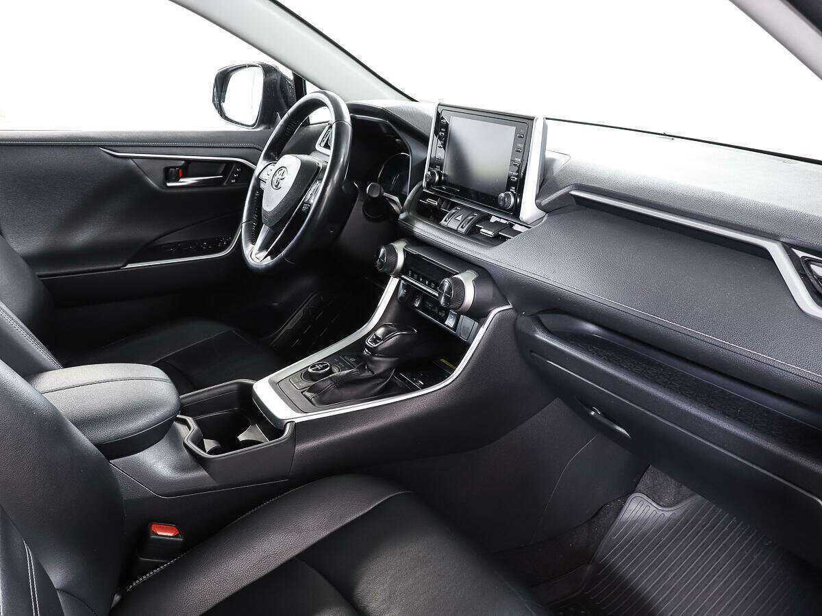 Toyota RAV4 с пробегом — 2019 год. Фото: #8