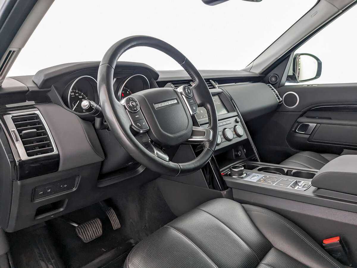 Land Rover Discovery с пробегом — 2018 год. Фото: #11
