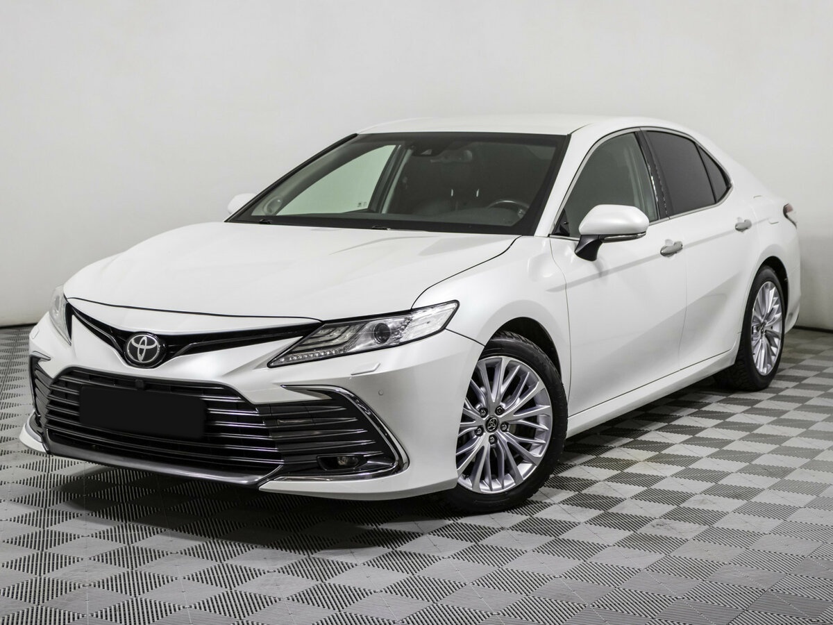 Toyota Camry с пробегом — 2018 год. Посмотреть фото