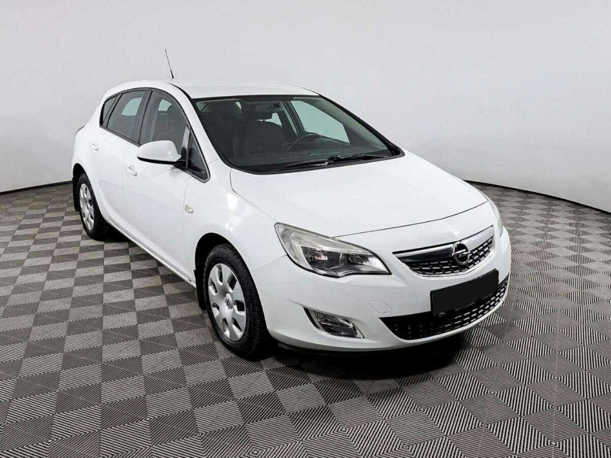 Opel Astra с пробегом — 2011 год. Фото: #2
