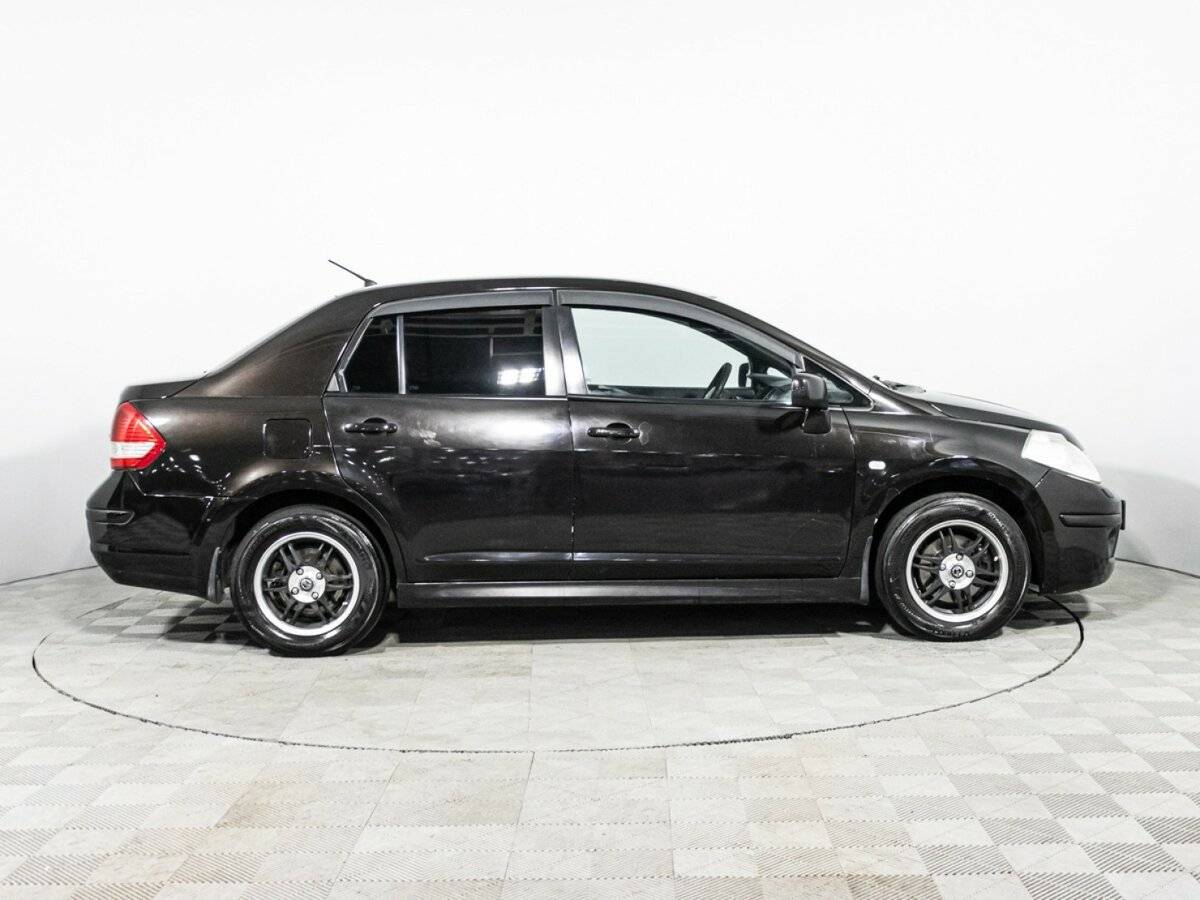 Nissan Tiida с пробегом — 2010 год. Фото: #3