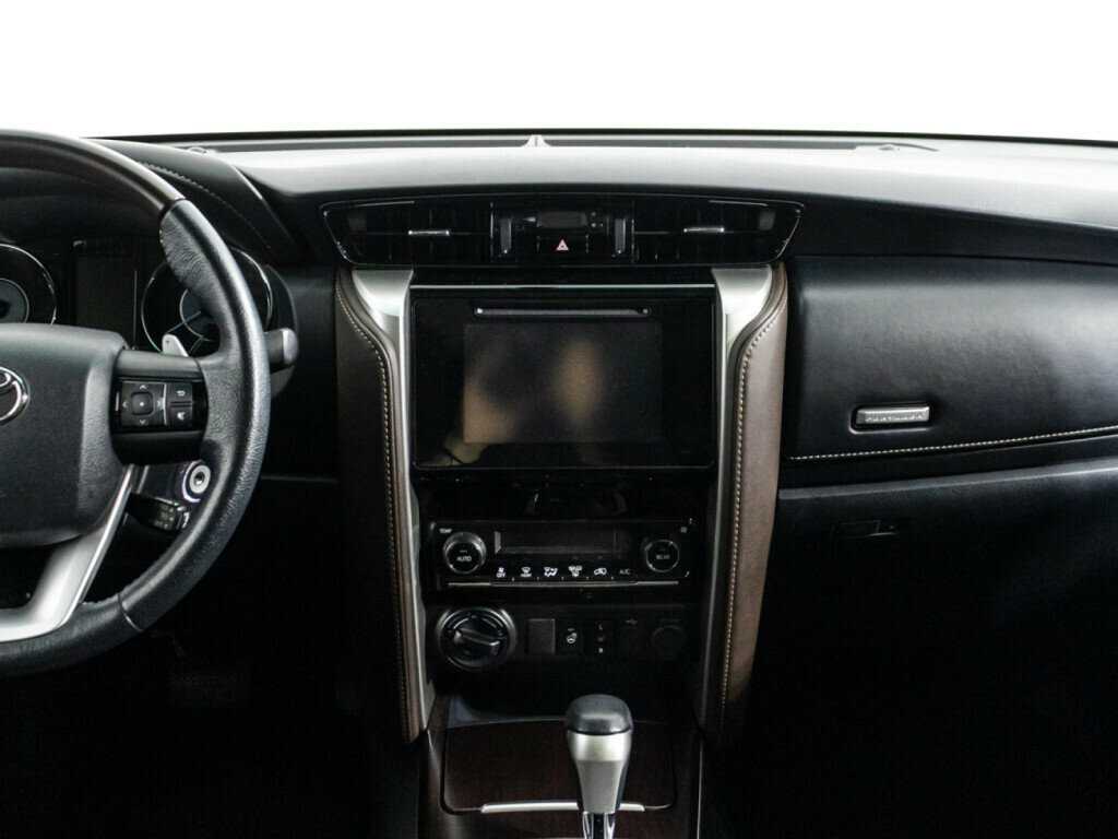 Toyota Fortuner с пробегом — 2019 год. Фото: #11