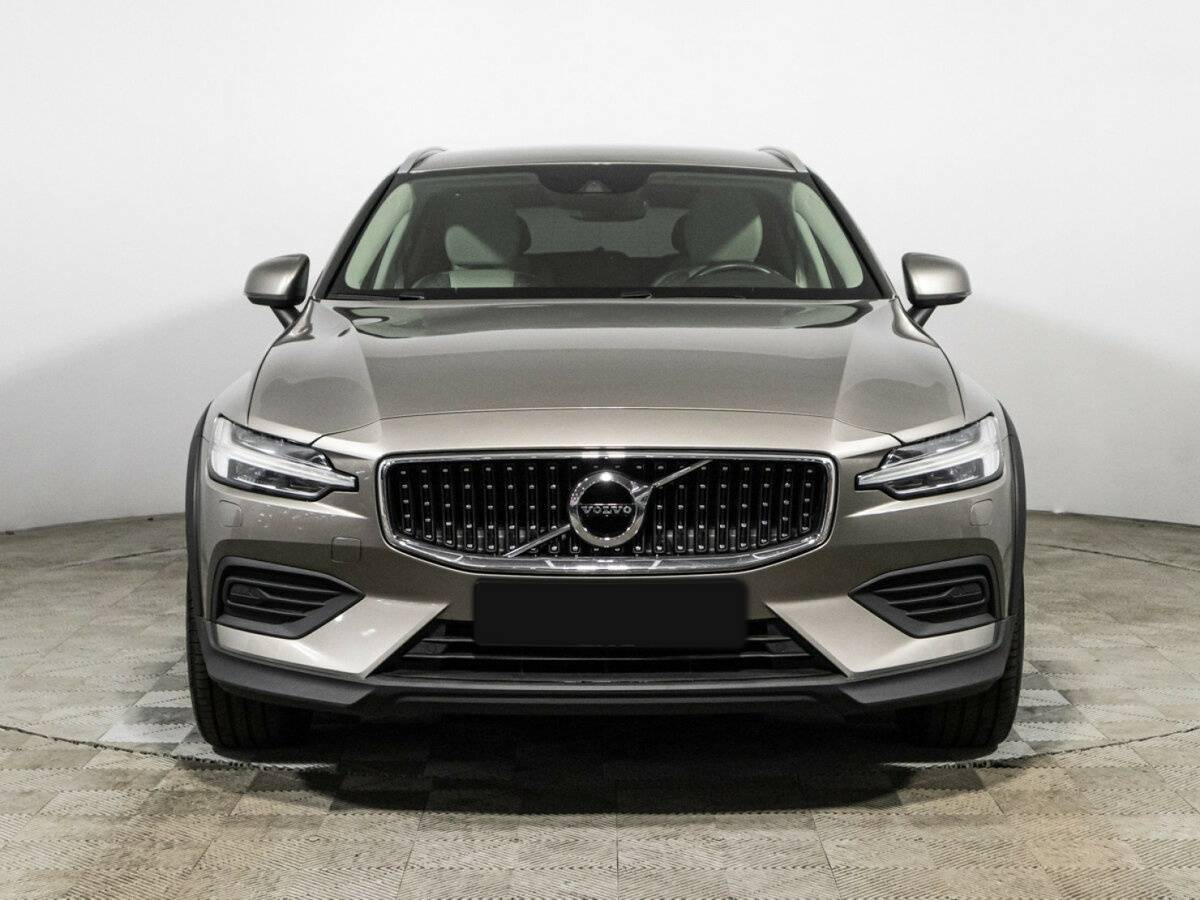 Volvo V60 Cross Country с пробегом — 2020 год. Фото: #1