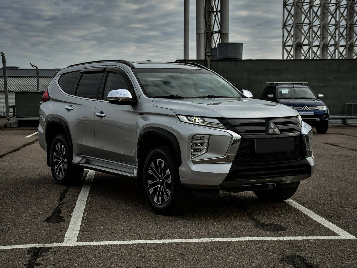 Mitsubishi Montero Sport с пробегом — 2022 год. Фото: #2