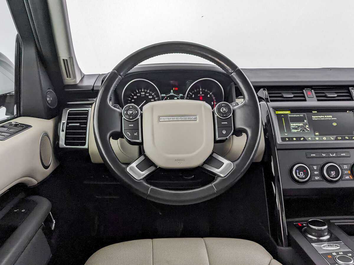 Land Rover Discovery с пробегом — 2018 год. Фото: #17