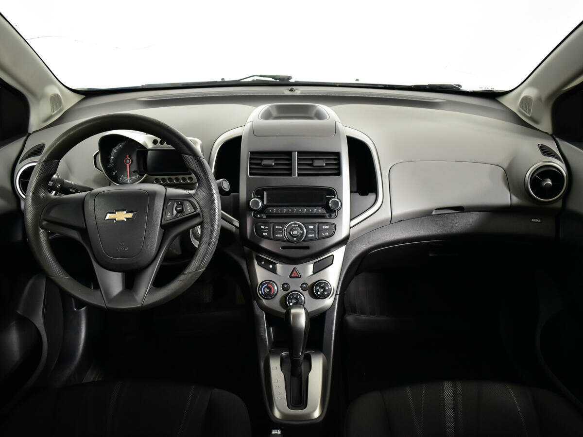 Chevrolet Aveo с пробегом — 2014 год. Фото: #11