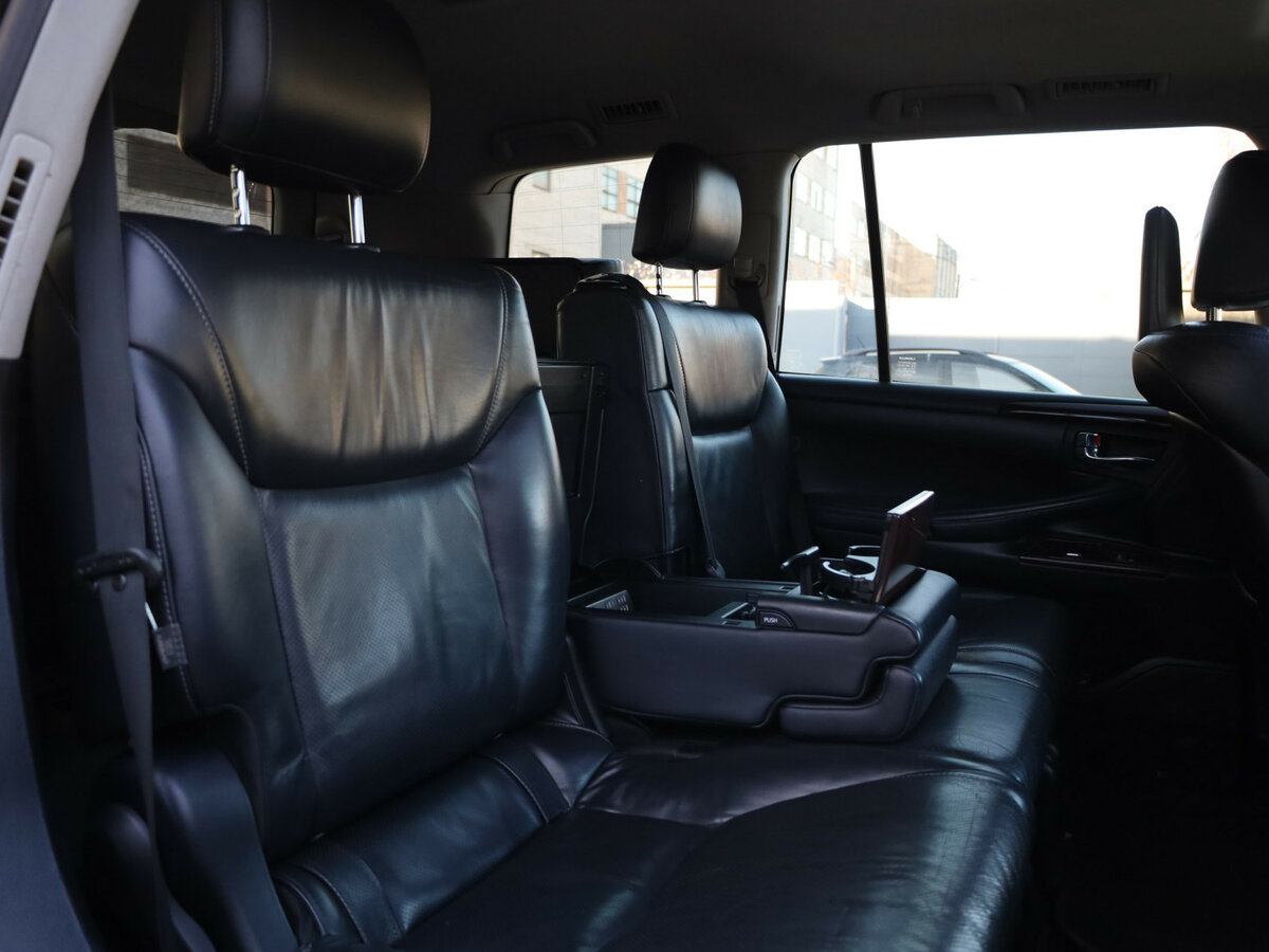 Lexus LX с пробегом — 2012 год. Фото: #9