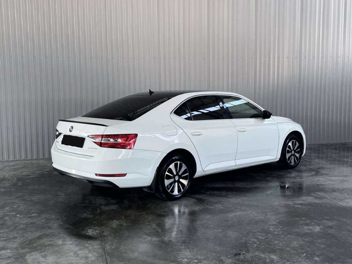 Skoda Superb с пробегом — 2015 год. Фото: #4