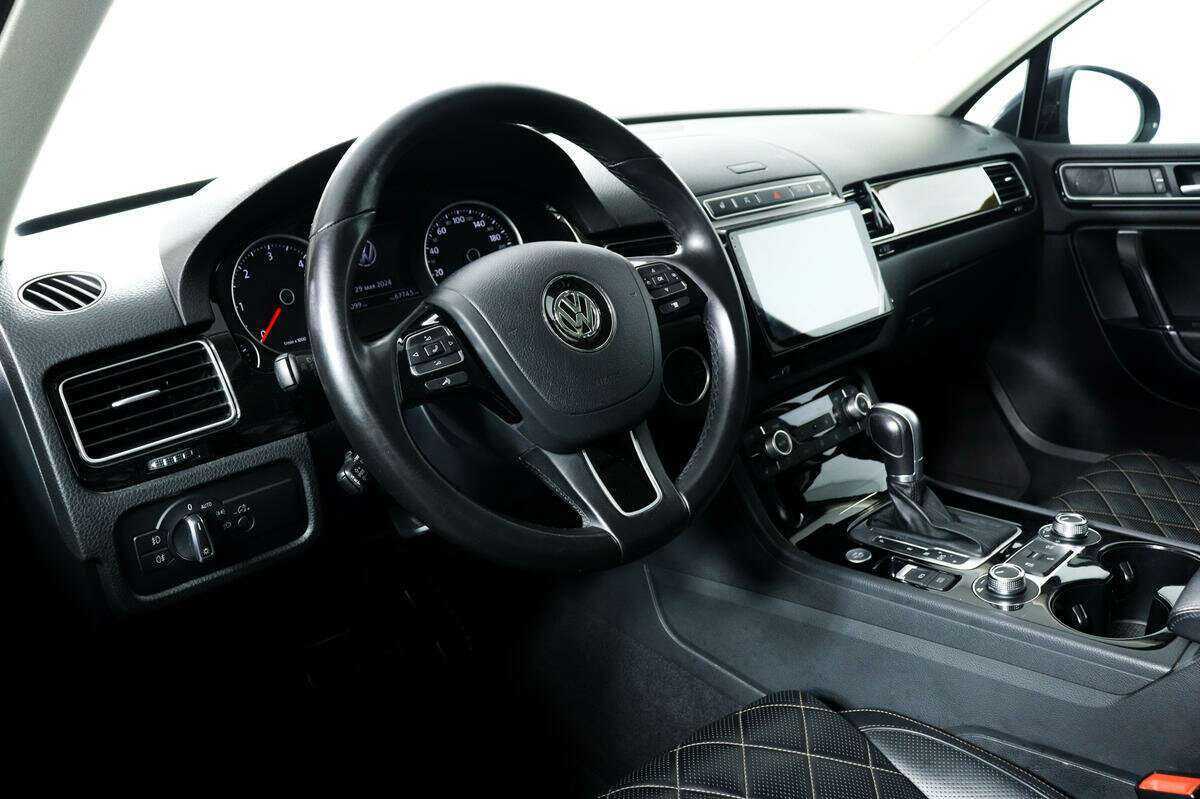 Volkswagen Touareg с пробегом — 2017 год. Фото: #12