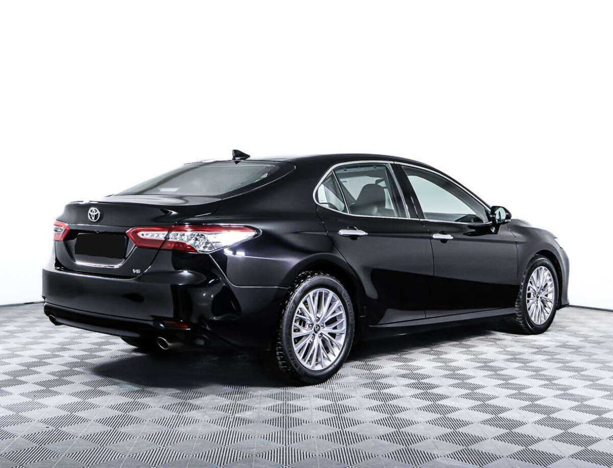 Toyota Camry с пробегом — 2018 год. Фото: #4