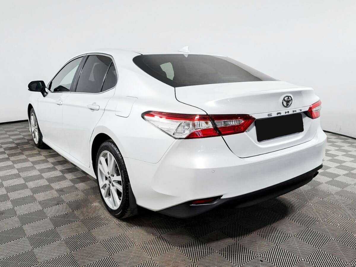 Toyota Camry с пробегом — 2019 год. Фото: #6
