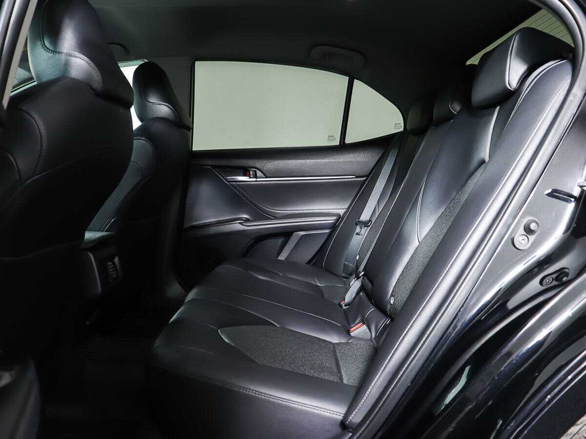 Toyota Camry с пробегом — 2021 год. Фото: #9