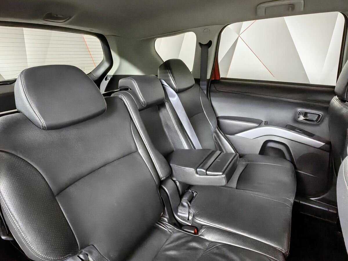 Mitsubishi Outlander с пробегом — 2011 год. Фото: #11