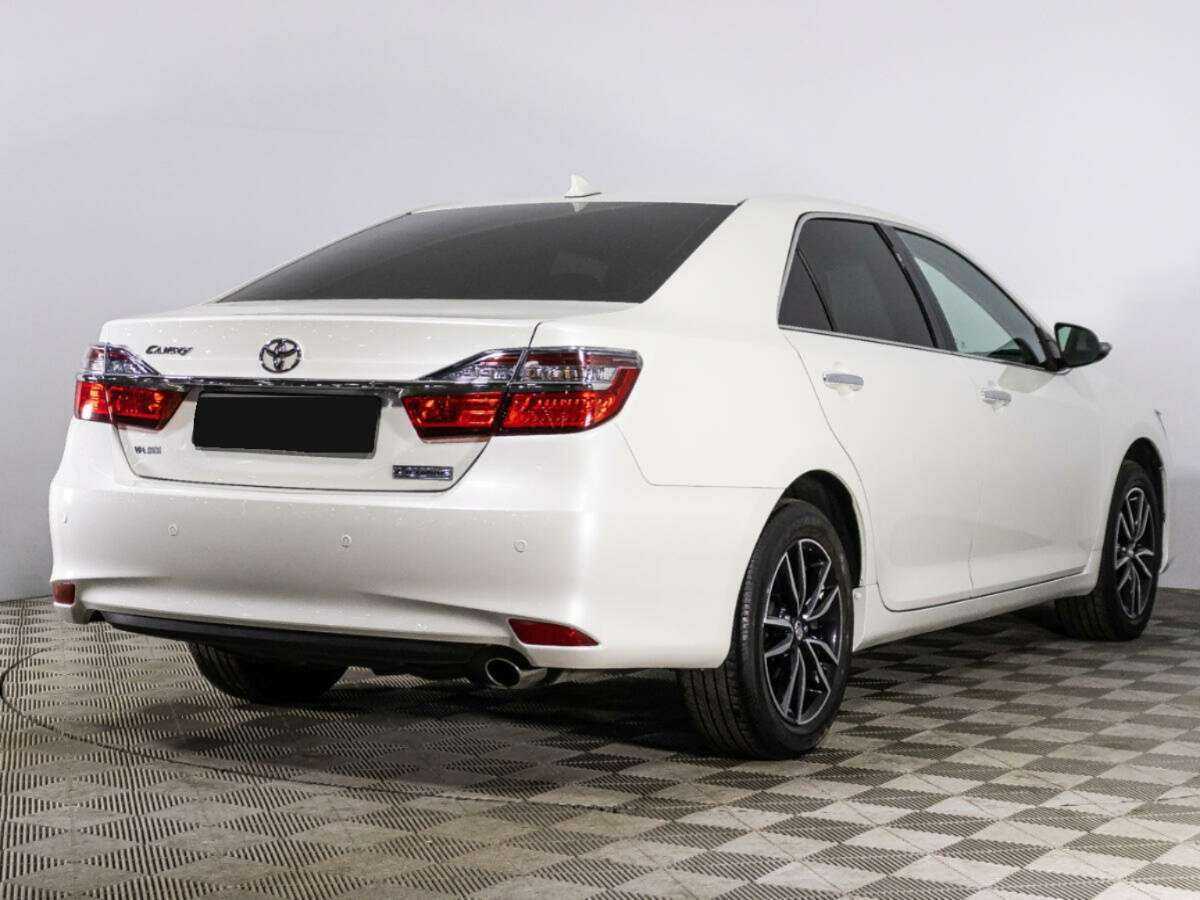 Toyota Camry с пробегом — 2017 год. Фото: #4