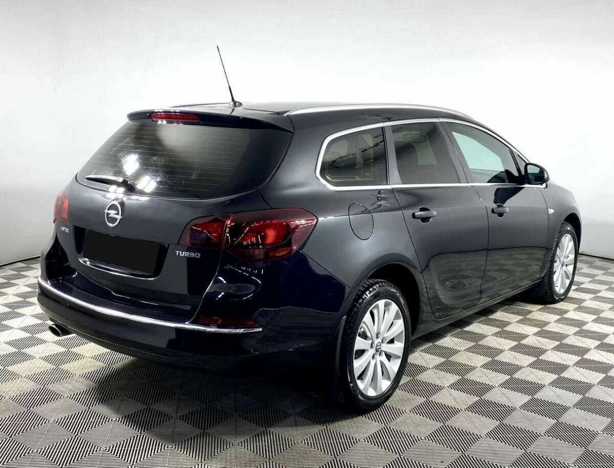 Opel Astra с пробегом — 2013 год. Фото: #4