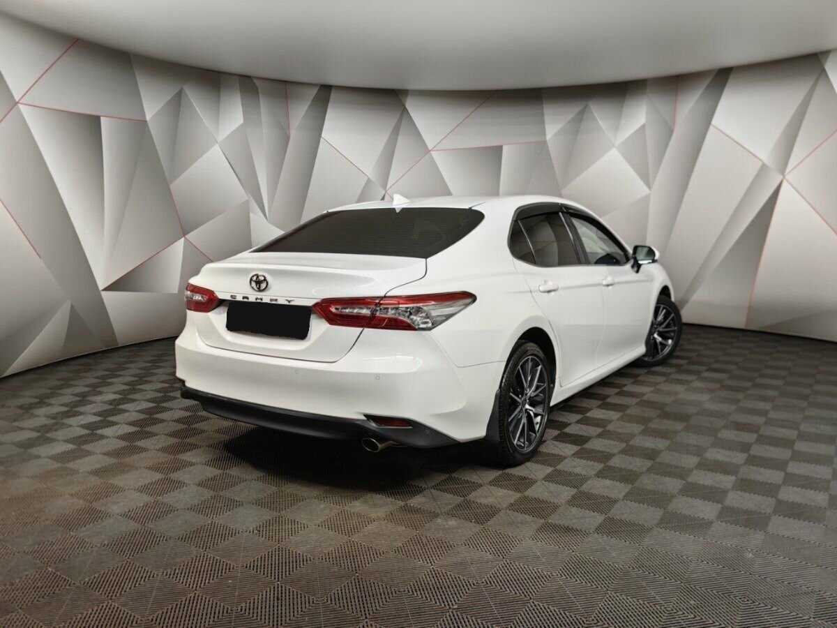 Toyota Camry с пробегом — 2022 год. Фото: #1