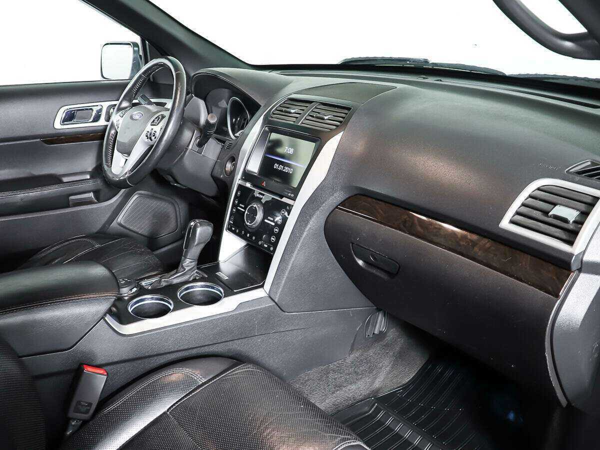 Ford Explorer с пробегом — 2012 год. Фото: #10