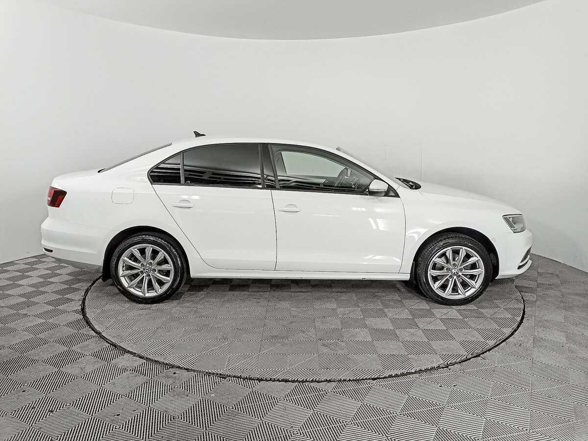 Volkswagen Jetta с пробегом — 2016 год. Фото: #3