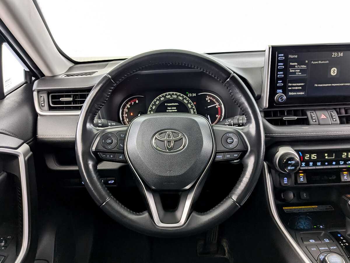 Toyota RAV4 с пробегом — 2021 год. Фото: #17