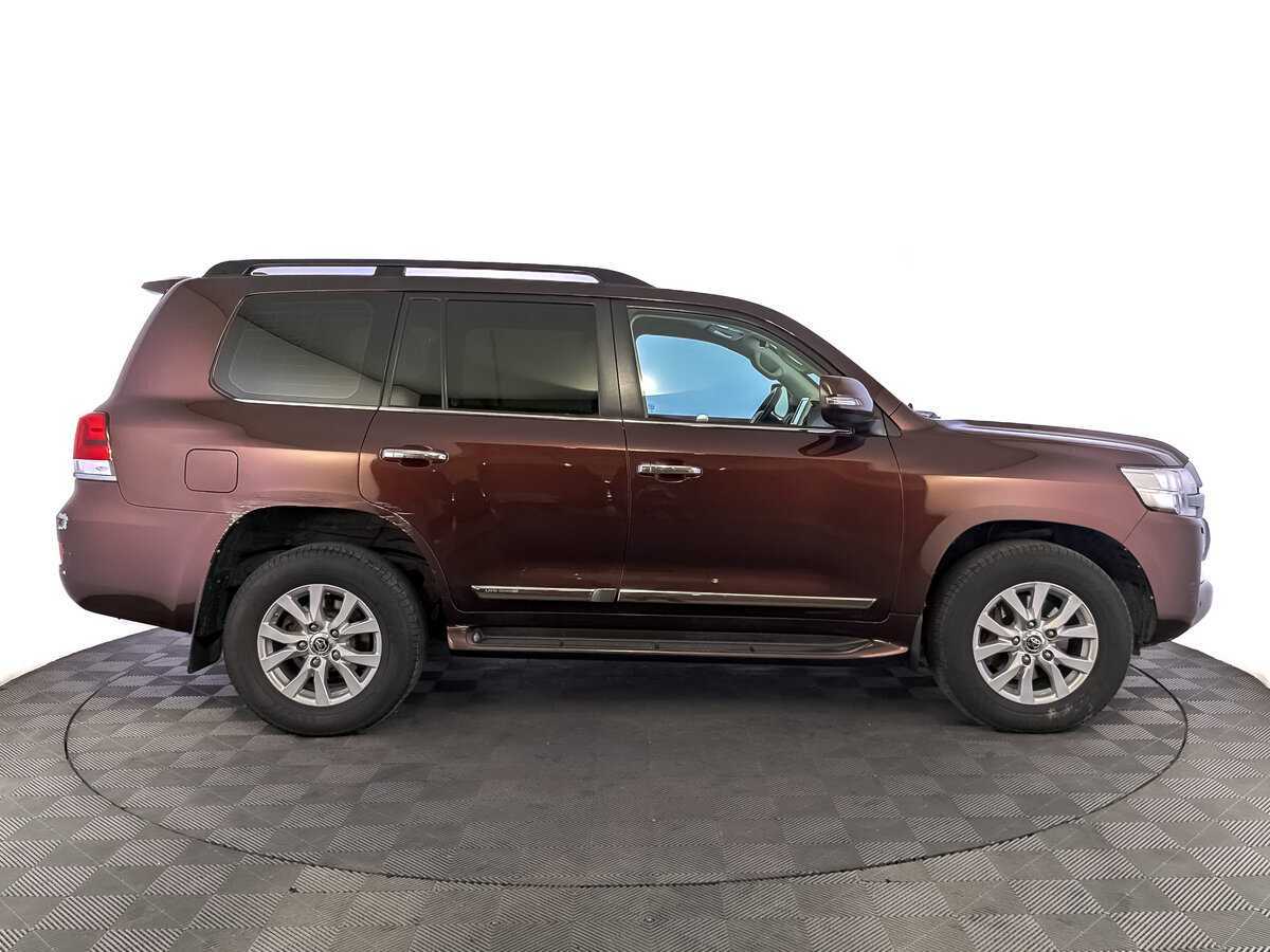 Toyota Land Cruiser с пробегом — 2017 год. Фото: #3