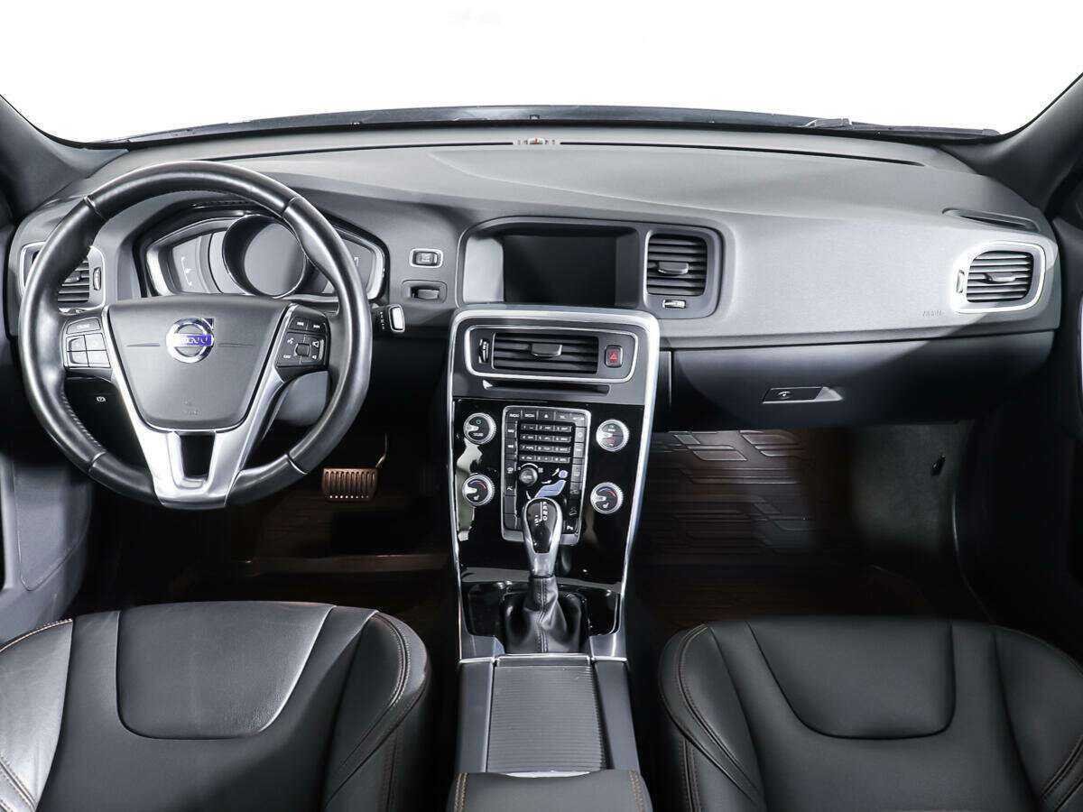 Volvo V60 Cross Country с пробегом — 2016 год. Фото: #10