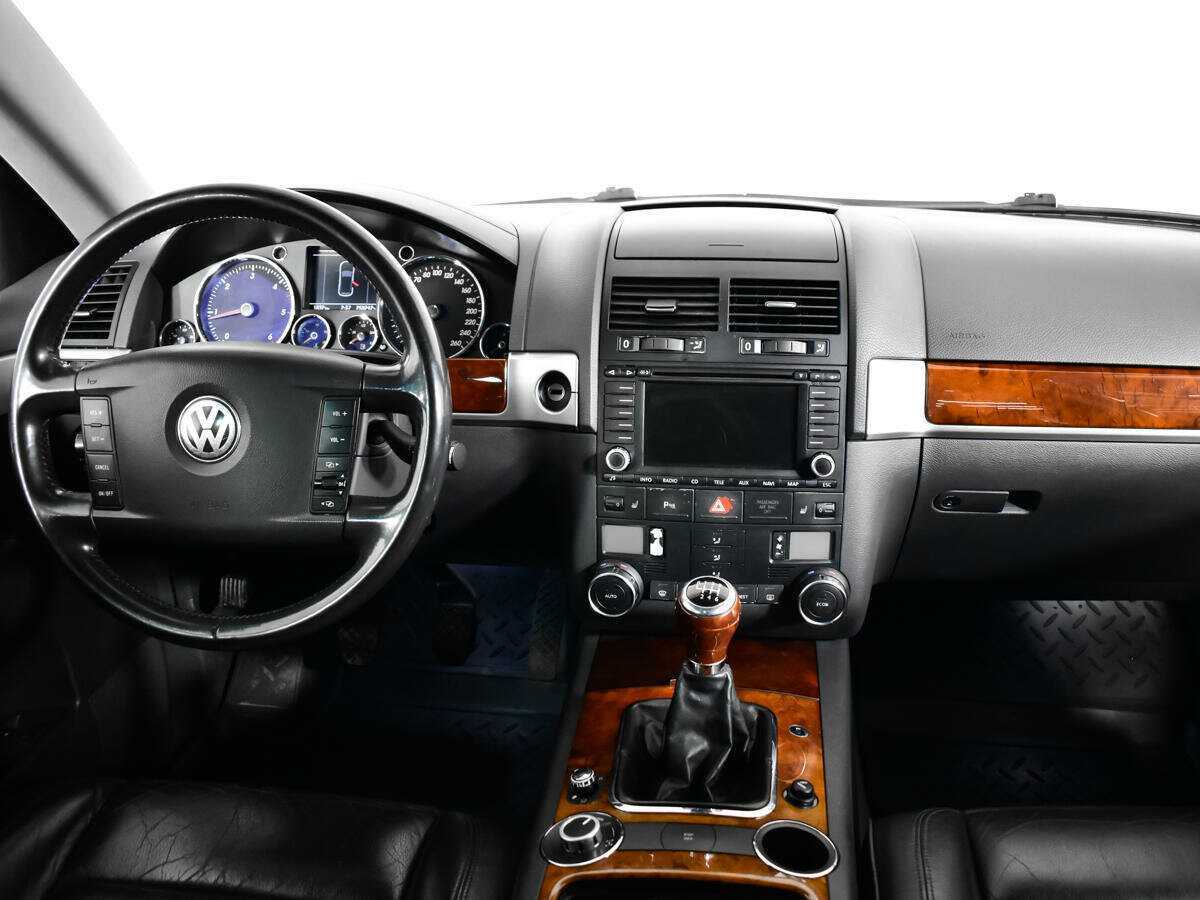 Volkswagen Touareg с пробегом — 2005 год. Фото: #11