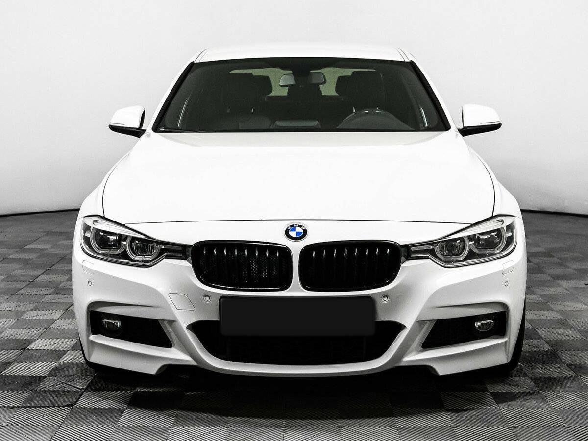 BMW 3 серии с пробегом — 2018 год. Фото: #1