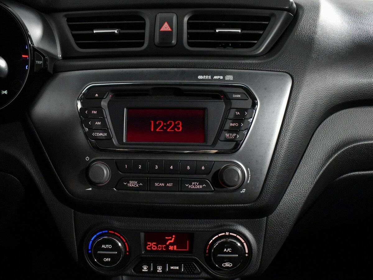 Kia Rio с пробегом — 2011 год. Фото: #13