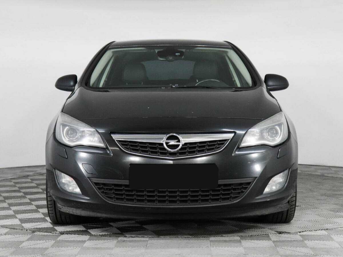Opel Astra с пробегом — 2012 год. Фото: #1