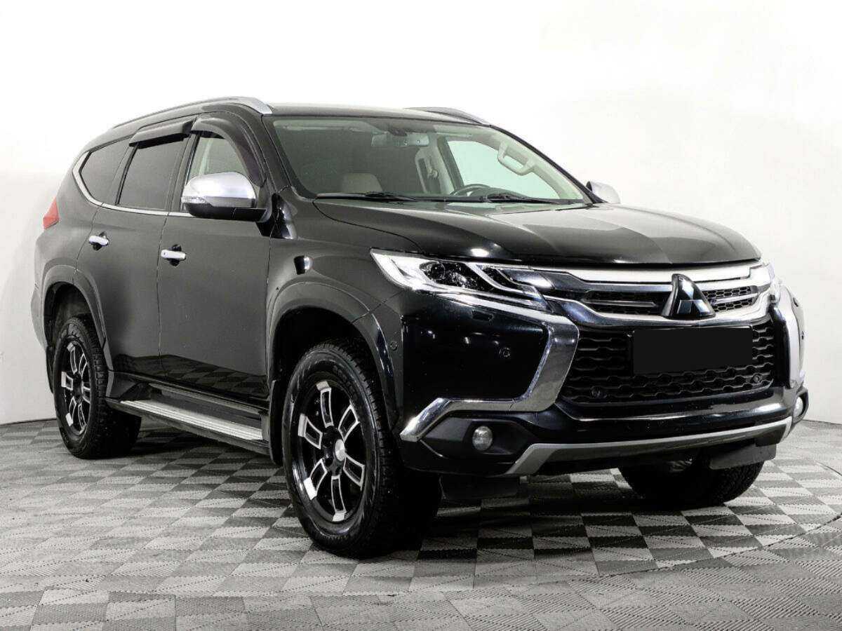 Mitsubishi Pajero Sport с пробегом — 2017 год. Фото: #2
