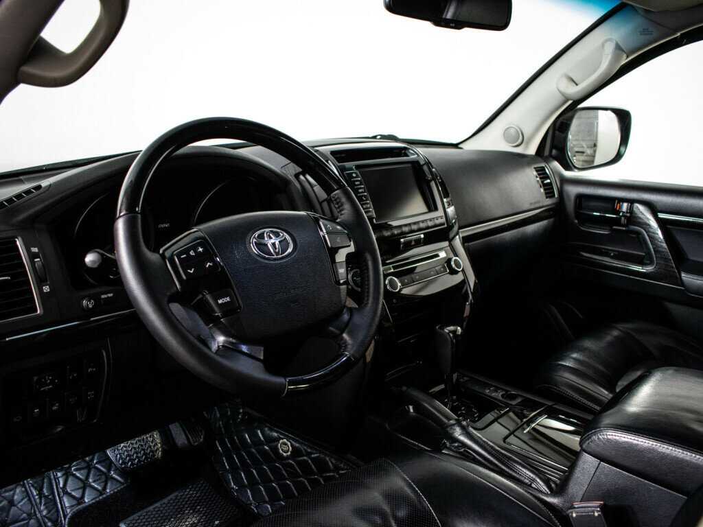 Toyota Land Cruiser с пробегом — 2014 год. Фото: #11