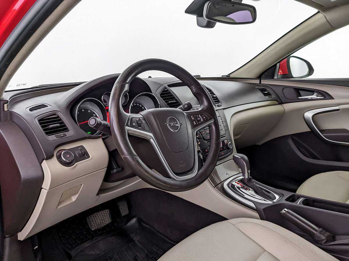 Opel Insignia с пробегом — 2012 год. Фото: #12