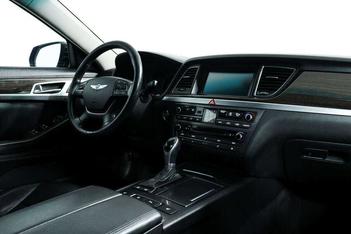 Hyundai Genesis с пробегом — 2016 год. Фото: #8